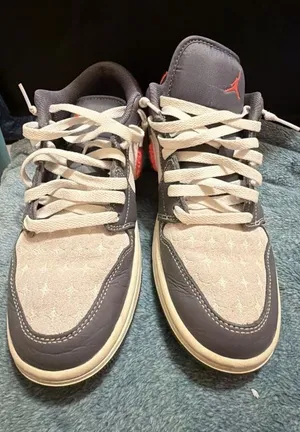 Air Jordan 1 Low SE Light Graphite Hot Punch thumbnail 1