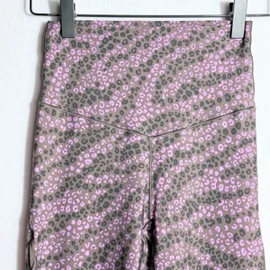 Offline By Aerie High Rise Real Me Pink Brown Leopard Print 7/8 Leggings Size S thumbnail 4