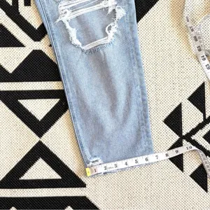 American Eagle Stretch Ripped High Rise Mom Jean in Emotional Blue Size 12 thumbnail 9