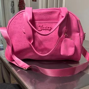 JUICY COUTURE Hot Pink Embossed Shoulder Weekender Bag & Small Coin Purse thumbnail 4