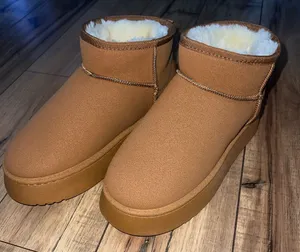 mini ultra style boots Size 9 thumbnail 1