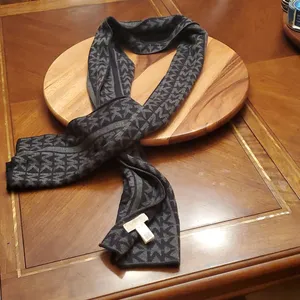 MICHAEL KORS SCARF thumbnail 3