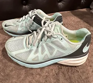 Nike Women's Mint Green Athletic Shoes thumbnail 1