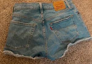 Levi shorts thumbnail 2