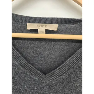 LOFT Sweater Dress Womens XS V-Neck Charcoal Gray Puff Sleeve EUC thumbnail 2