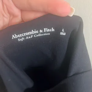✨Abercrombie & Fitch Seamless Fabric V- Neck Black Sz Large Bodysuit✨ thumbnail 8