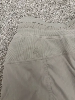 Lululemon Dance Studio High-Rise Shorts 3.5" (Size 6) thumbnail 8