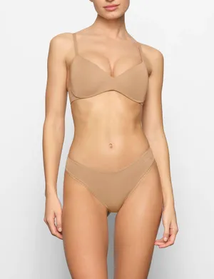SKIMS WIRELESS FORM PUSH-UP PLUNGE BRA | OCHRE thumbnail 2