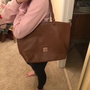MOVING SALE! Authentic Dooney & Bourke shoulder bag! thumbnail 2
