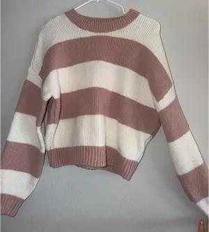 Hollister Sweater thumbnail 1