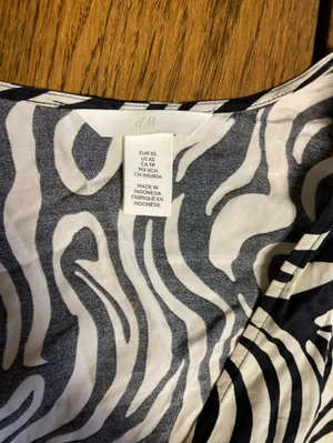 Y2K Black‎ and White Swirl Blouse thumbnail 7