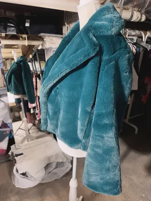 The Comfy rain + rose TEAL GREEN faux fur long sleeve jacket with pockets soft warm comfy New with tag Smoke and pets free Same day shipping Faux fur: No ANIMALS WERE HARMED IN THE MAKING OF THIS FASHION THIS GARMENT HAS BEEN HANDCRAFTED BY Rain + Rose STAFF FOR YOUR COMFORT thumbnail 2