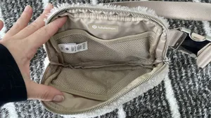 Lululemon Bag Everywhere Belt Fleece thumbnail 4