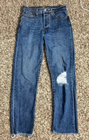 Levi’s Wedgie Straight High Rise Distressed Jeans Sz 28 thumbnail 1