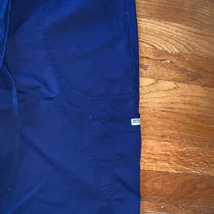 Greys Anatomy navy scrub bottoms XS thumbnail 3