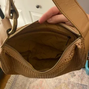 Like New!! Naturalizer Perforated Hand Bag in Camel thumbnail 2