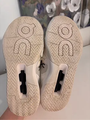 On Cloud women’s 7.5 The Roger Clubhouse Pro White Tennis Shoes Sneakers thumbnail 9