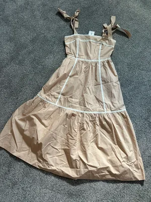 &merci Tie-Strap Midi dress in Light Beige with white trim thumbnail 1