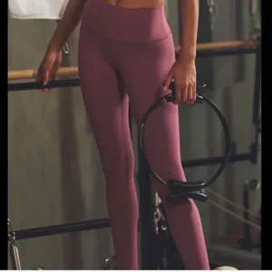 Alo Yoga Leggings thumbnail 5