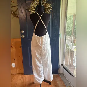 Lulu's Textured White Jumpsuit size M thumbnail 4