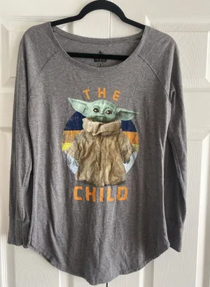 Star Wars The Child Mandalorian Graphic Tee Womens Size S Gray Long Sleeve Tee thumbnail 1