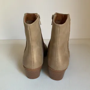 Lucky Brand Ankle Boots 6.5M Tan Faux Leather Western Booties Zip Side Stitching thumbnail 6