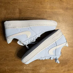 Air Force 1 Nike Women’s Hydrogen Blue and Football Grey thumbnail 7