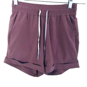 Lululemon Quicksand Stretch 3 Inch Shorts Size 4 thumbnail 3