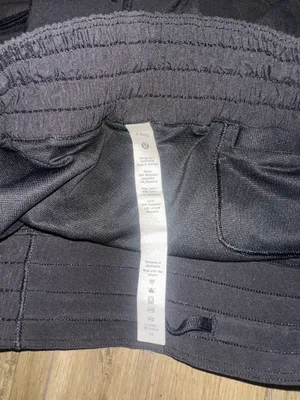 Lululemon Hotty Hot Shorts Black 2.5" High-Rise thumbnail 3