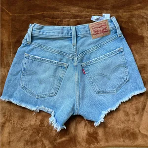 Levi's Women's Light Wash Micro Vibes 501 Original Shorts Size 25 thumbnail 7