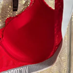 Victorias Secret Bright Red Lace T Shirt Push Up Bra Full Coverage Bra 32DD thumbnail 5