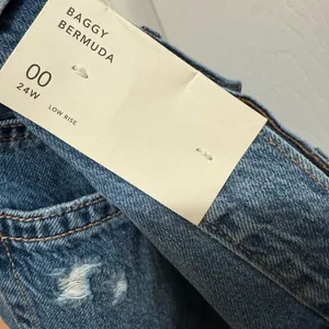 American Eagle baggy bermuda shorts low rise size 00 thumbnail 3