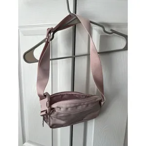 Lululemon Crossbody Belt Bag In Light Pink With Adjustable Strap & Zipper Closur thumbnail 5