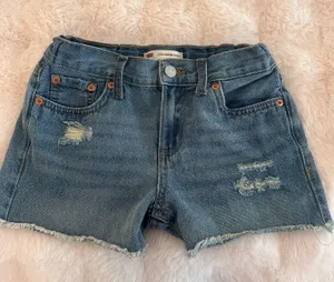 Levi’s Girlfriend Jean Shorts thumbnail 1
