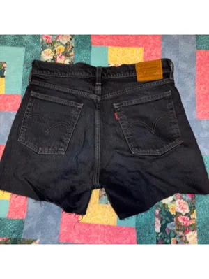 Levi's Wedgie Fit Black Denim Shorts Woman’s Size 28 Summer Denim thumbnail 2