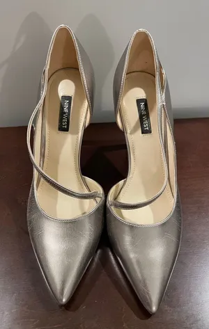 Nine West Heels Champagne Gold Size 8.5 thumbnail 1