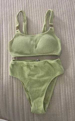 Victoria's Secret bikini set thumbnail 1
