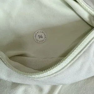 Lululemon Women’s Speed Up Short Light Green Size 14 Athletic Gym Yoga Run thumbnail 3