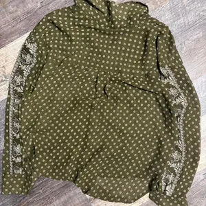Free people size xs Green button up long‎ sleeve blouse with paisley design thumbnail 3