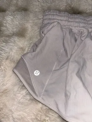 Lululemon High-Rise Hotty Hot Shorts 2.5 Inch thumbnail 4
