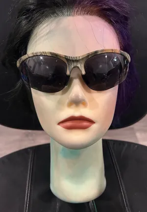 Stylish Black Lens Sunglasses with Wood-Effect Frame unisex thumbnail 1