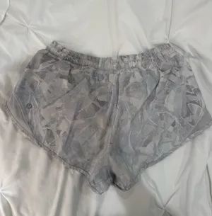 Lululemon Shorts Hotty Hot 2.5" thumbnail 2