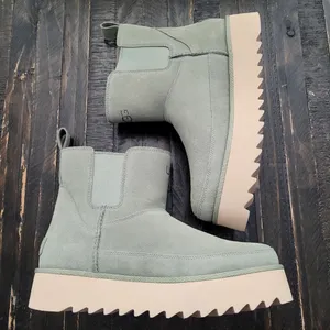 Ugg Australia Chelsea Platform Mini Boots Women's Size 10 thumbnail 4