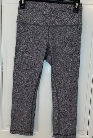 Lululemon Speckled Gray Cropped Leggings‎ size 8 EUC thumbnail 1