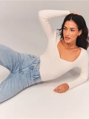 Abercrombie & Fitch Ultra High Rise 90s Straight Jean 20 thumbnail 4