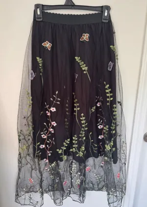 Black Floral Skirt with embroidery Size XS In excellent condition thumbnail 1