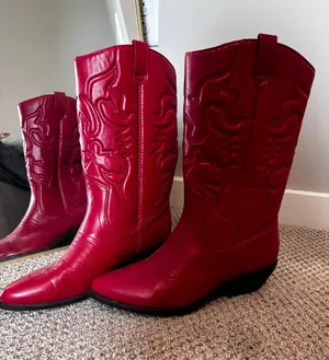 Red cowboy boots Size 8 thumbnail 1