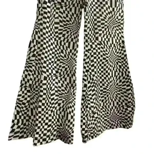 Princess Polly Women's Flared Checkerboard Pants Size 0‎ Black and White thumbnail 7