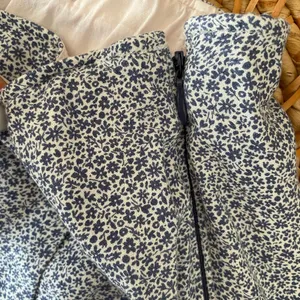 Abercrombie & Fitch Blue and White Floral Skirt thumbnail 6