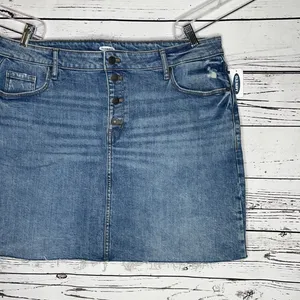 Old Navy NWT Size 18 Light Blue Wash Button Fly Raw Hemline Denim Skirt thumbnail 2
